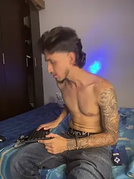 Snapshot of Zayn_kane chatting on 07/15/26, 03:35 Zayn kane online show from 07/15/26, 03:35