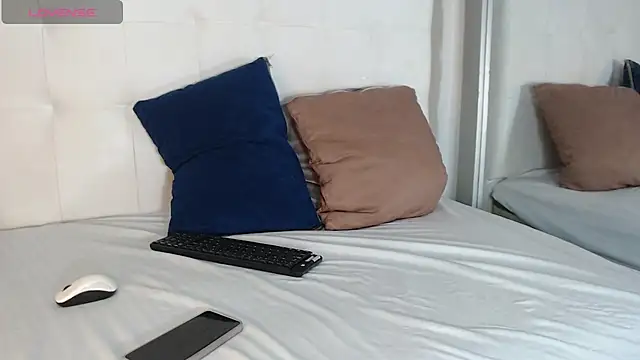 willow smitt online show from 12/15/25, 12:22