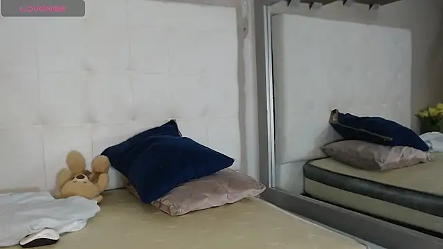 willow smitt online show from 12/05/25, 12:59