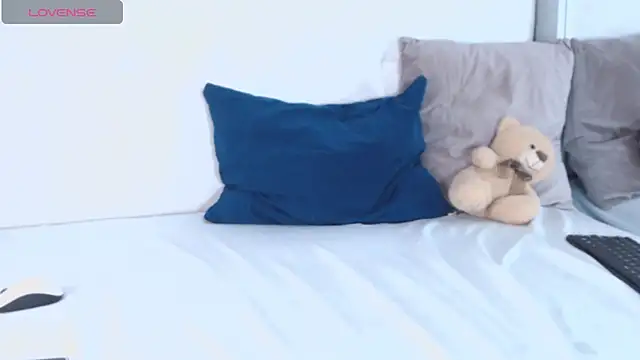 willow smitt online show from 11/28/25, 01:00