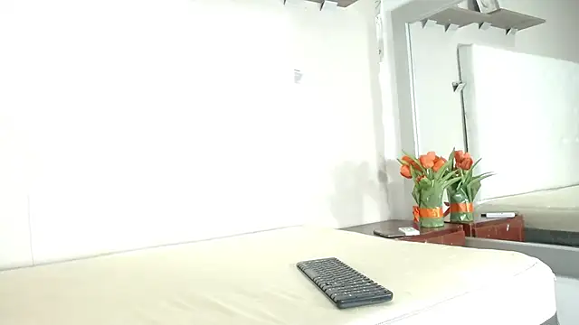 Snapshot of willow_smitt chatting on 10/03/25, 01:12 willow smitt online show from 10/03/25, 01:12