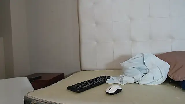 willow smitt online show from 01/12/26, 12:12