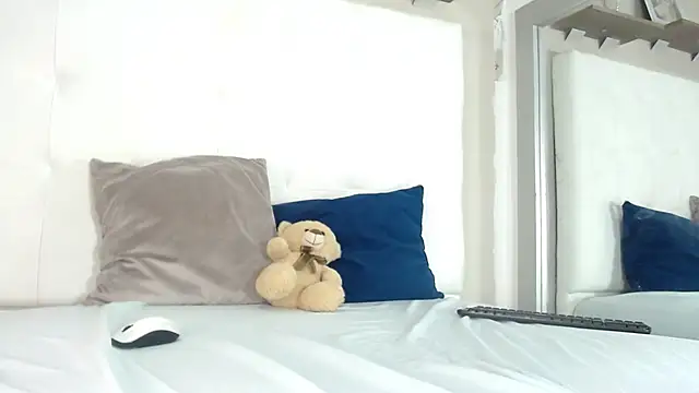 willow smitt online show from 10/29/25, 12:59