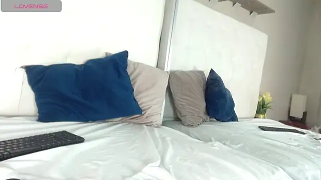 willow smitt online show from 11/22/25, 12:37