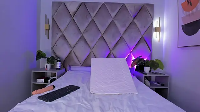 lucianasmith  online show from 03/10/25, 05:29