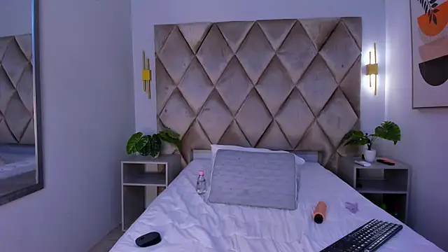 lucianasmith  online show from 03/18/25, 03:22