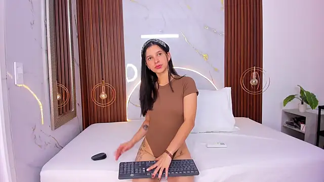 lucianasmith  online show from 03/12/26, 08:02