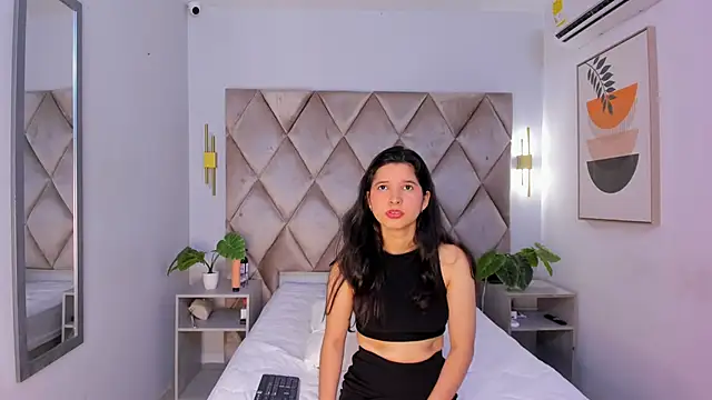 lucianasmith  online show from 03/13/25, 12:24