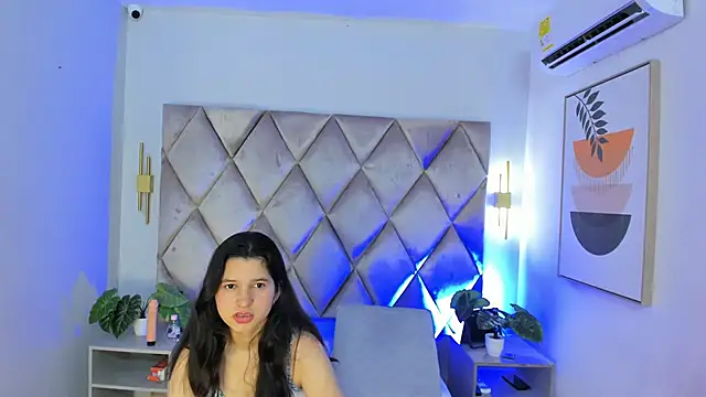 lucianasmith  online show from 03/15/25, 12:02