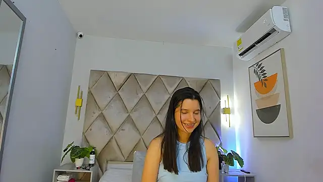 lucianasmith  online show from 03/22/25, 02:58