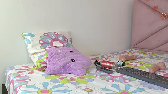 Snapshot of eva_sin18 chatting on 11/27/25, 02:12 eva sin18 online show from 11/27/25, 02:12