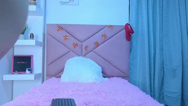 Snapshot of eva_sin18 chatting on 09/11/25, 11:05 eva sin18 online show from 09/11/25, 11:05