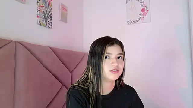 Snapshot of eva_sin18 chatting on 10/12/25, 11:06 eva sin18 online show from 10/12/25, 11:06