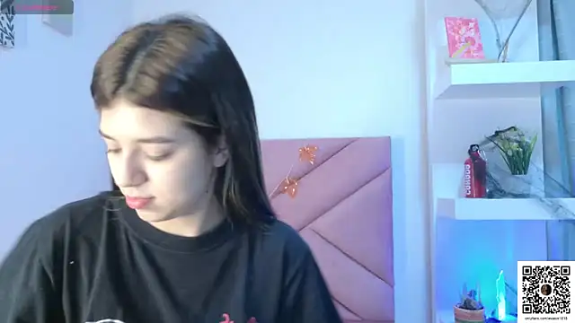 Snapshot of eva_sin18 chatting on 10/27/25, 01:23 eva sin18 online show from 10/27/25, 01:23