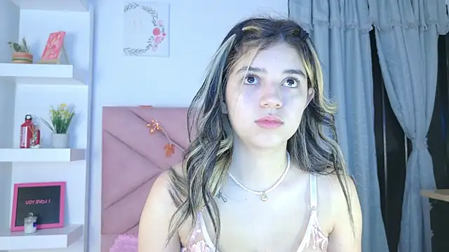 Snapshot of eva_sin18 chatting on 09/20/25, 11:10 eva sin18 online show from 09/20/25, 11:10