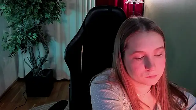 Snapshot of saint_trisha chatting on 02/20/26, 08:33 saint trisha online show from 02/20/26, 08:33