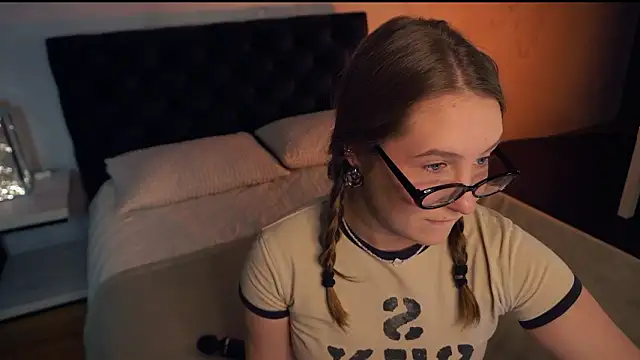 Snapshot of saint_trisha chatting on 02/03/26, 08:25 saint trisha online show from 02/03/26, 08:25