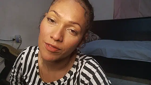 Snapshot of Milu_curly chatting on 10/18/25, 05:20 Milu curly online show from 10/18/25, 05:20