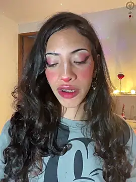 Lia Valmont online show from 04/08/26, 08:05