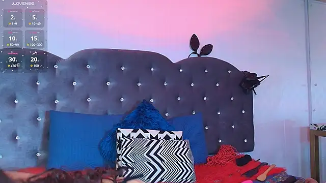 Snapshot of Lia_Valmont chatting on 12/20/25, 12:52 Lia Valmont online show from 12/20/25, 12:52