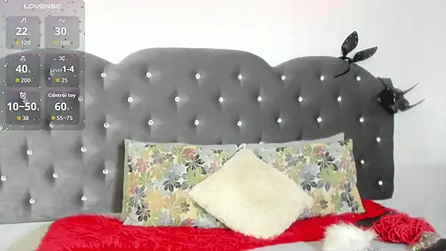 Lia Valmont online show from 11/06/25, 02:10