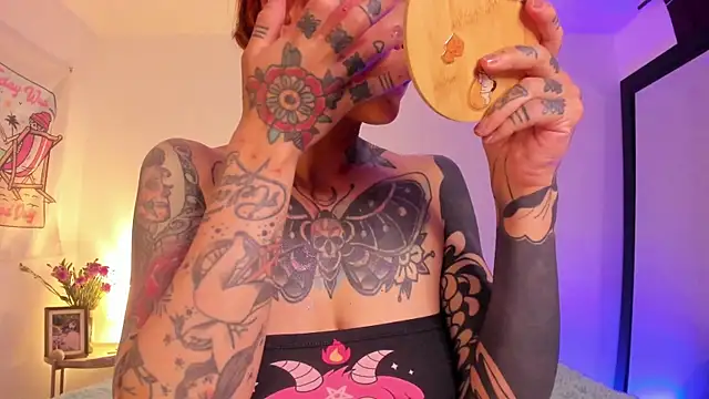 Snapshot of Alessamoth chatting on 02/06/26, 06:37 Alessamoth online show from 02/06/26, 06:37