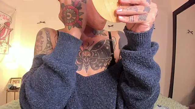 Alessamoth online show from 05/10/26, 08:22
