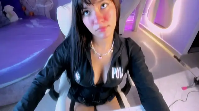 auroracute02 online show from 10/23/25, 01:10