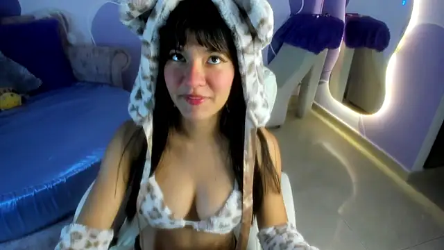 Snapshot of auroracute02 chatting on 10/13/25, 01:12 auroracute02 online show from 10/13/25, 01:12