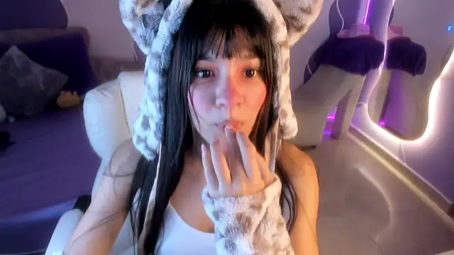 auroracute02 online show from 12/01/25, 01:23