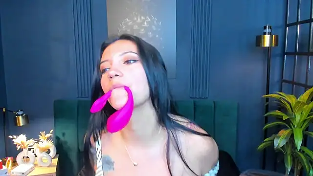 Snapshot of roxy_hell chatting on 02/09/26, 01:09 roxy hell online show from 02/09/26, 01:09