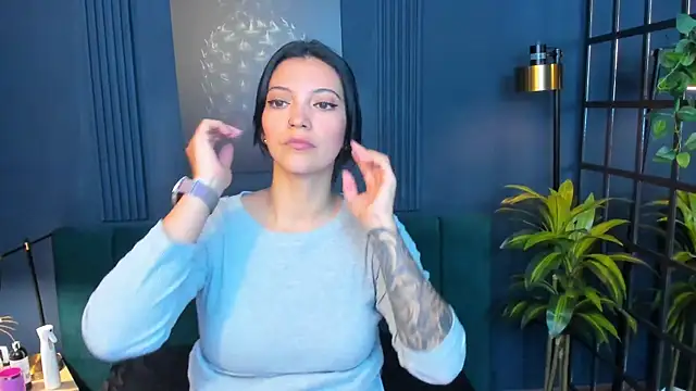 Snapshot of roxy_hell chatting on 12/18/25, 12:31 roxy hell online show from 12/18/25, 12:31