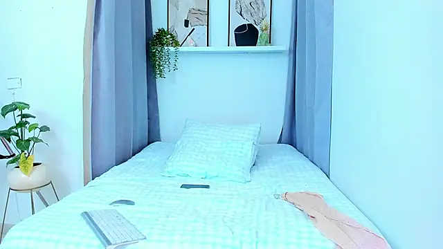 roxy hell online show from 03/13/26, 09:09