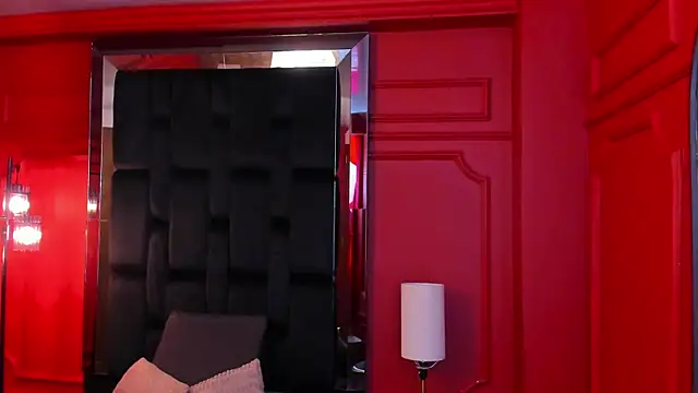 Snapshot of roxy_hell chatting on 10/21/25, 12:04 roxy hell online show from 10/21/25, 12:04