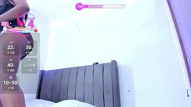NAOMMII  online show from 10/05/25, 03:03