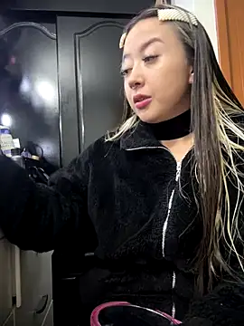 VictoriaGerard Pink online show from 10/26/25, 12:33