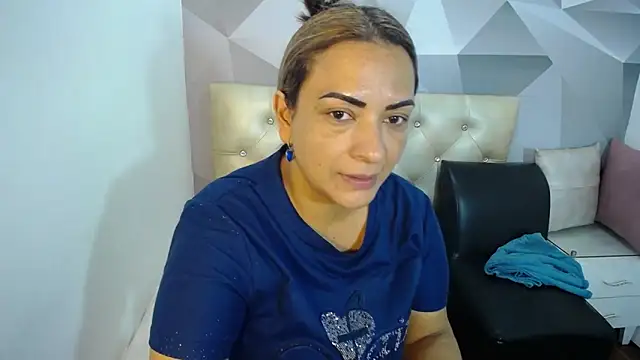 Milf-Prettyboobs online show from 12/23/25, 10:47