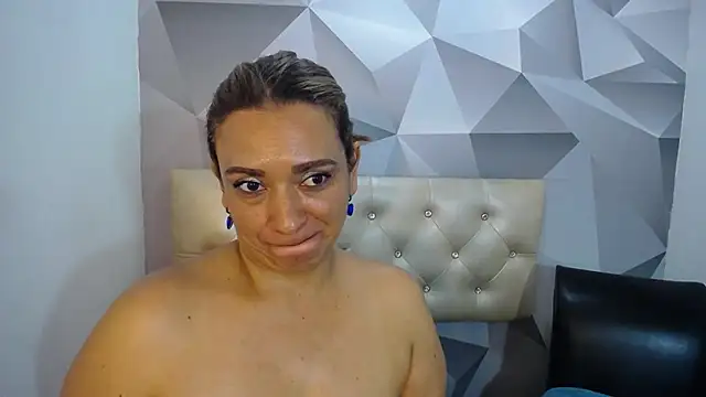 Snapshot of Milf-Prettyboobs chatting on 12/14/25, 10:48 Milf-Prettyboobs online show from 12/14/25, 10:48