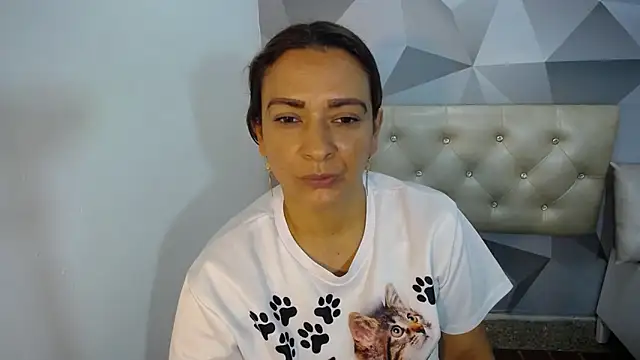 Snapshot of Milf-Prettyboobs chatting on 11/20/25, 10:38 Milf-Prettyboobs online show from 11/20/25, 10:38