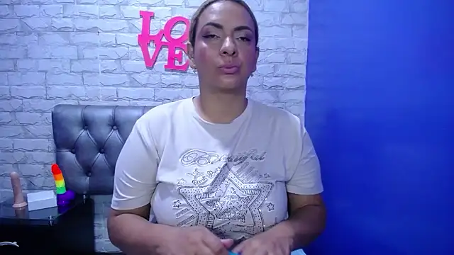 Snapshot of Milf-Prettyboobs chatting on 06/06/26, 10:53 Milf-Prettyboobs online show from 06/06/26, 10:53