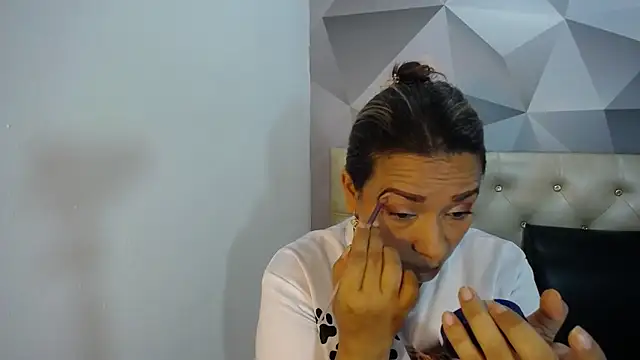 Snapshot of Milf-Prettyboobs chatting on 11/23/25, 11:09 Milf-Prettyboobs online show from 11/23/25, 11:09