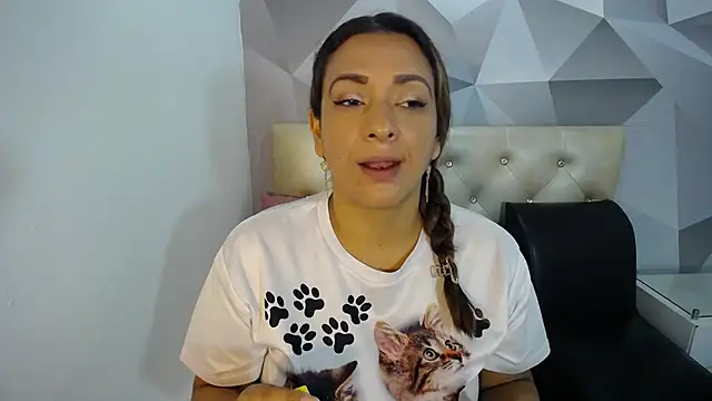 Snapshot of Milf-Prettyboobs chatting on 11/29/25, 10:59 Milf-Prettyboobs online show from 11/29/25, 10:59