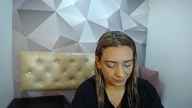 Snapshot of Milf-Prettyboobs chatting on 12/14/25, 10:43 Milf-Prettyboobs online show from 12/14/25, 10:43