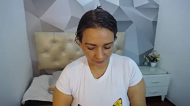 Snapshot of Milf-Prettyboobs chatting on 10/28/25, 11:09 Milf-Prettyboobs online show from 10/28/25, 11:09