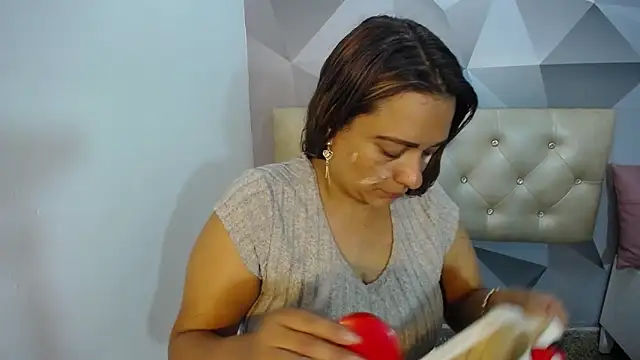 Snapshot of Milf-Prettyboobs chatting on 11/06/25, 11:14 Milf-Prettyboobs online show from 11/06/25, 11:14