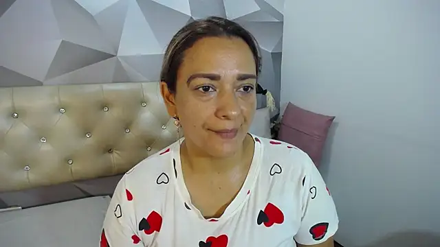 Snapshot of Milf-Prettyboobs chatting on 11/02/25, 10:53 Milf-Prettyboobs online show from 11/02/25, 10:53