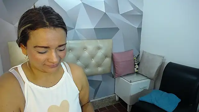 Snapshot of Milf-Prettyboobs chatting on 11/12/25, 10:52 Milf-Prettyboobs online show from 11/12/25, 10:52