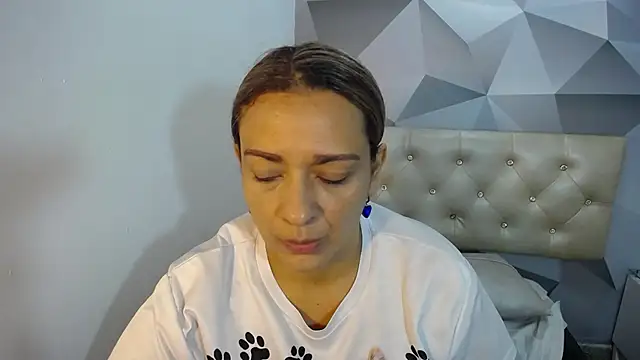 Snapshot of Milf-Prettyboobs chatting on 12/16/25, 10:52 Milf-Prettyboobs online show from 12/16/25, 10:52