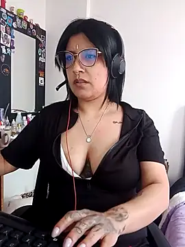 Snapshot of DaniPoison chatting on 11/05/25, 05:49 DaniPoison online show from 11/05/25, 05:49