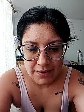 Snapshot of DaniPoison chatting on 10/26/25, 01:22 DaniPoison online show from 10/26/25, 01:22